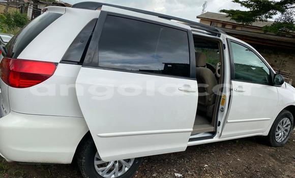 Buy Used Toyota Sienna White Car in Luanda in Luanda Province Buy Used Toyota Sienna White Car in Luanda in Luanda Province