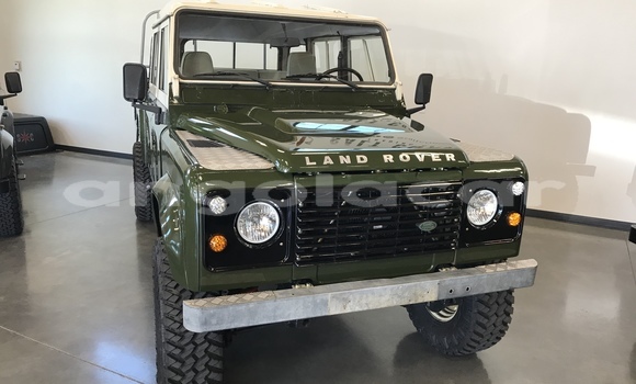 Buy Used Land Rover Defender Black Car in Luanda in Luanda Province Buy Used Land Rover Defender Black Car in Luanda in Luanda Province