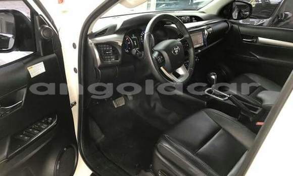 Comprar Usado Toyota Hiluxe VIGO Branco Carro em Namibe em Namibe Province Comprar Usado Toyota Hiluxe VIGO Branco Carro em Namibe em Namibe Province