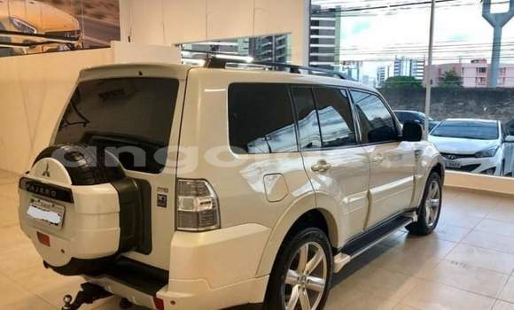 Comprar Usado Mitsubishi Pajero Branco Carro em Namibe em Namibe Province Comprar Usado Mitsubishi Pajero Branco Carro em Namibe em Namibe Province
