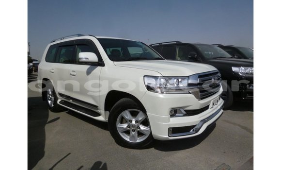 Comprar Importar Toyota Land Cruiser Branco Carro em Import - Dubai em Bengo Province Comprar Importar Toyota Land Cruiser Branco Carro em Import - Dubai em Bengo Province