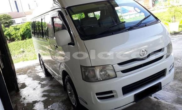 Comprar Usado Toyota Hiace Branco Carro em Luanda em Luanda Province