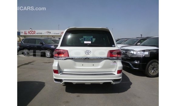 Comprar Importar Toyota Land Cruiser Branco Carro em Import - Dubai em Bengo Province Comprar Importar Toyota Land Cruiser Branco Carro em Import - Dubai em Bengo Province