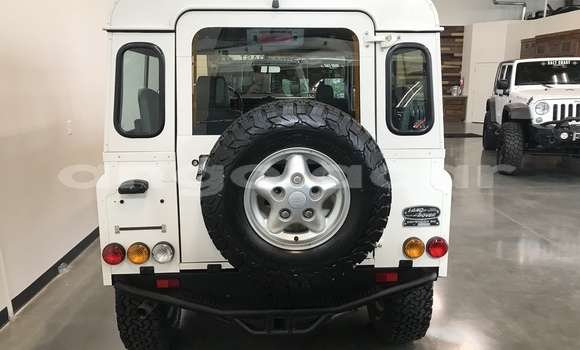 Acheter Occasion Voiture Land Rover Defender Blanc à Luanda, Province de Luanda Acheter Occasion Voiture Land Rover Defender Blanc à Luanda, Province de Luanda