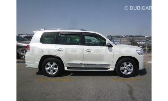 Comprar Importar Toyota Land Cruiser Branco Carro em Import - Dubai em Bengo Province Comprar Importar Toyota Land Cruiser Branco Carro em Import - Dubai em Bengo Province