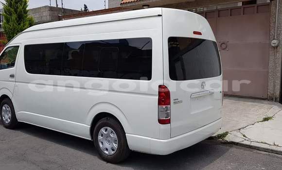 Comprar Usado Toyota Grand HiAce Branco Carro em Namibe em Namibe Province Comprar Usado Toyota Grand HiAce Branco Carro em Namibe em Namibe Province