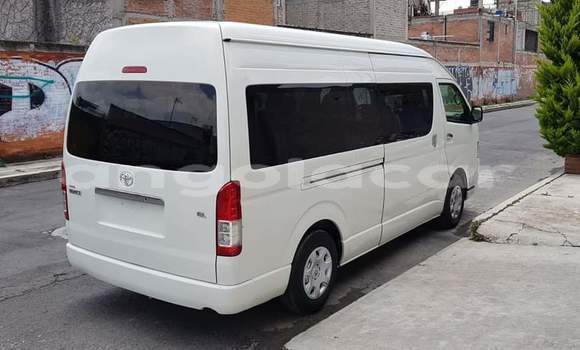 Comprar Usado Toyota Grand HiAce Branco Carro em Namibe em Namibe Province Comprar Usado Toyota Grand HiAce Branco Carro em Namibe em Namibe Province