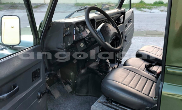 Buy Used Land Rover Defender Black Car in Luanda in Luanda Province Buy Used Land Rover Defender Black Car in Luanda in Luanda Province