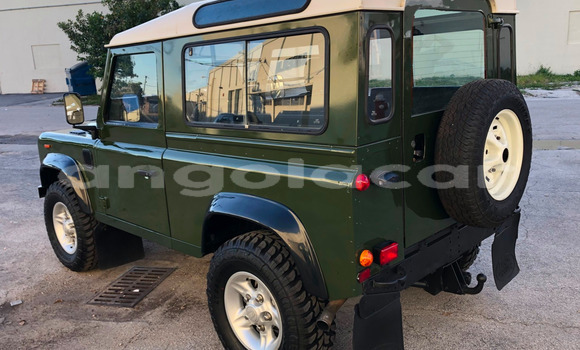 Buy Used Land Rover Defender Black Car in Luanda in Luanda Province Buy Used Land Rover Defender Black Car in Luanda in Luanda Province