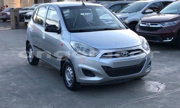 Buy Used Hyundai i10 Silver Car in Luanda in Luanda Province