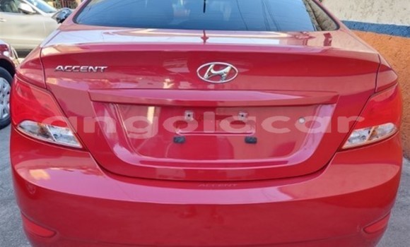 Acheter Occasion Voiture Hyundai Accent Rouge à Luanda, Province de Luanda Acheter Occasion Voiture Hyundai Accent Rouge à Luanda, Province de Luanda