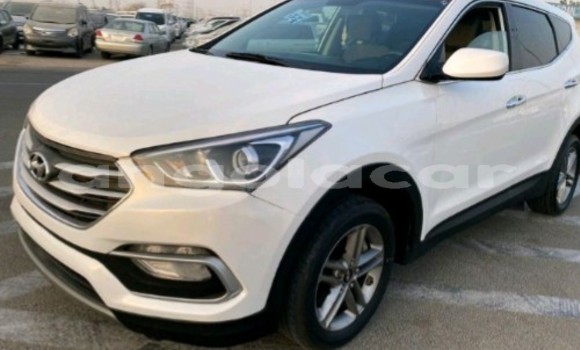 Buy Used Hyundai Santa Fe White Car in Luanda in Luanda Province