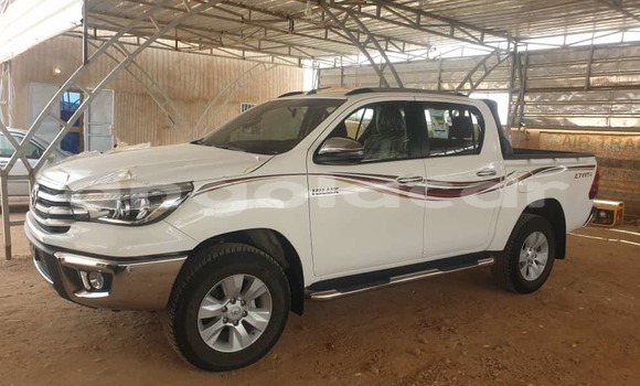 Buy Used Toyota Hilux White Car in Luanda in Luanda Province