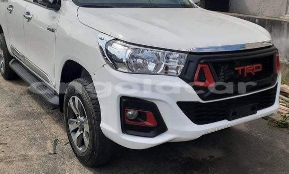 Buy Used Toyota Hilux White Car in Luanda in Luanda Province