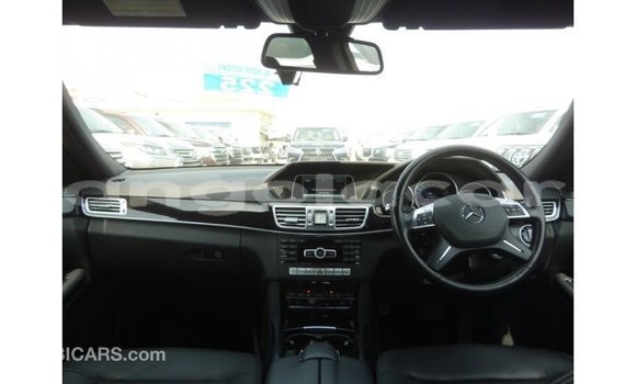 Comprar Importar Mercedes-Benz 200 Azul Carro em Import - Dubai em Bengo Province Comprar Importar Mercedes-Benz 200 Azul Carro em Import - Dubai em Bengo Province