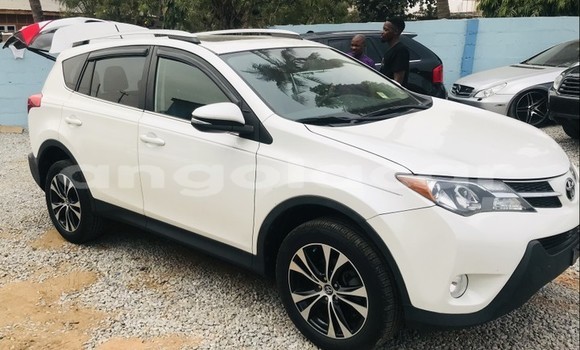 Acheter Occasion Voiture Toyota RAV4 Blanc à Luanda, Province de Luanda Acheter Occasion Voiture Toyota RAV4 Blanc à Luanda, Province de Luanda
