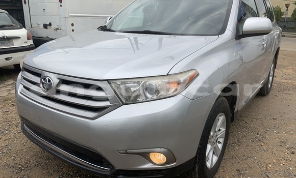 Acheter Occasion Voiture Toyota Highlander Gris à Luanda, Province de Luanda Acheter Occasion Voiture Toyota Highlander Gris à Luanda, Province de Luanda