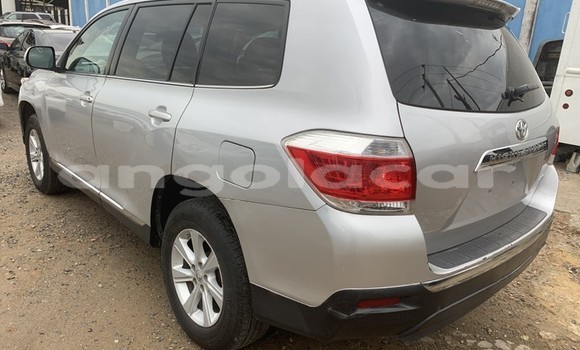Acheter Occasion Voiture Toyota Highlander Gris à Luanda, Province de Luanda Acheter Occasion Voiture Toyota Highlander Gris à Luanda, Province de Luanda