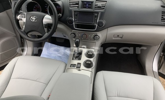 Acheter Occasion Voiture Toyota Highlander Gris à Luanda, Province de Luanda Acheter Occasion Voiture Toyota Highlander Gris à Luanda, Province de Luanda