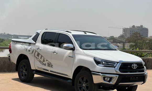 Comprar Usado Toyota Hilux Branco Carro em Namibe em Namibe Province