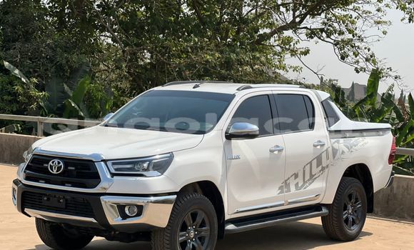 Comprar Usado Toyota Hilux Branco Carro em Luanda em Luanda Province