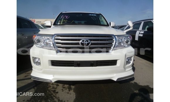Acheter Import Voiture Toyota Land Cruiser Blanc à Import - Dubai, Province de Bengo Acheter Import Voiture Toyota Land Cruiser Blanc à Import - Dubai, Province de Bengo