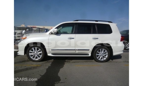 Acheter Import Voiture Toyota Land Cruiser Blanc à Import - Dubai, Province de Bengo Acheter Import Voiture Toyota Land Cruiser Blanc à Import - Dubai, Province de Bengo