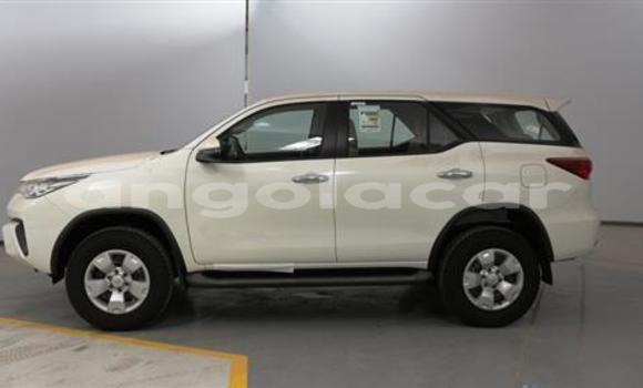 Acheter Occasion Voiture Toyota Land Cruiser Blanc à Luanda, Province de Luanda Acheter Occasion Voiture Toyota Land Cruiser Blanc à Luanda, Province de Luanda
