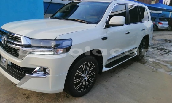 Buy Used Toyota Land Cruiser White Car in Luanda in Luanda Province Buy Used Toyota Land Cruiser White Car in Luanda in Luanda Province