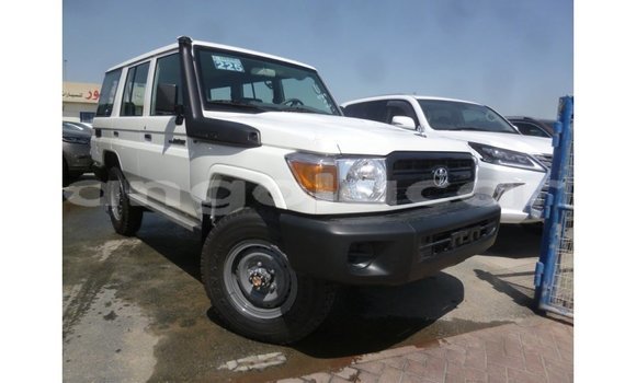 Acheter Import Voiture Toyota Land Cruiser Blanc à Import - Dubai, Province de Bengo Acheter Import Voiture Toyota Land Cruiser Blanc à Import - Dubai, Province de Bengo
