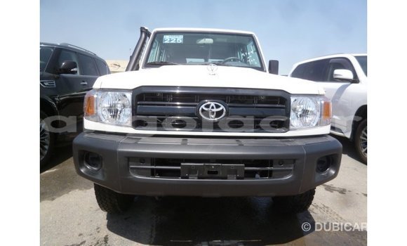 Acheter Import Voiture Toyota Land Cruiser Blanc à Import - Dubai, Province de Bengo Acheter Import Voiture Toyota Land Cruiser Blanc à Import - Dubai, Province de Bengo