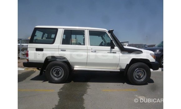 Acheter Import Voiture Toyota Land Cruiser Blanc à Import - Dubai, Province de Bengo Acheter Import Voiture Toyota Land Cruiser Blanc à Import - Dubai, Province de Bengo
