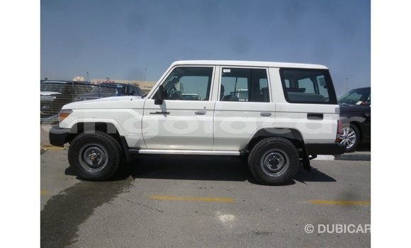 Acheter Import Voiture Toyota Land Cruiser Blanc à Import - Dubai, Province de Bengo Acheter Import Voiture Toyota Land Cruiser Blanc à Import - Dubai, Province de Bengo