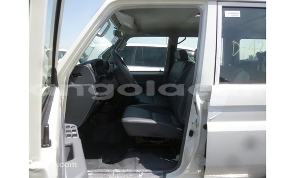 Acheter Import Voiture Toyota Land Cruiser Blanc à Import - Dubai, Province de Bengo Acheter Import Voiture Toyota Land Cruiser Blanc à Import - Dubai, Province de Bengo