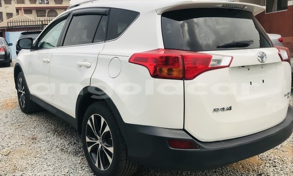 Comprar Usado Toyota RAV4 Branco Carro em Luanda em Luanda Province