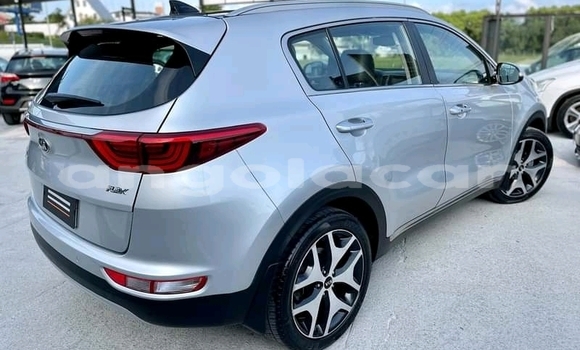 Buy Used Kia Sportage White Car in Luanda in Luanda Province