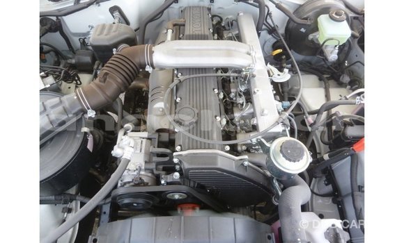 Acheter Import Voiture Toyota Land Cruiser Blanc à Import - Dubai, Province de Bengo Acheter Import Voiture Toyota Land Cruiser Blanc à Import - Dubai, Province de Bengo