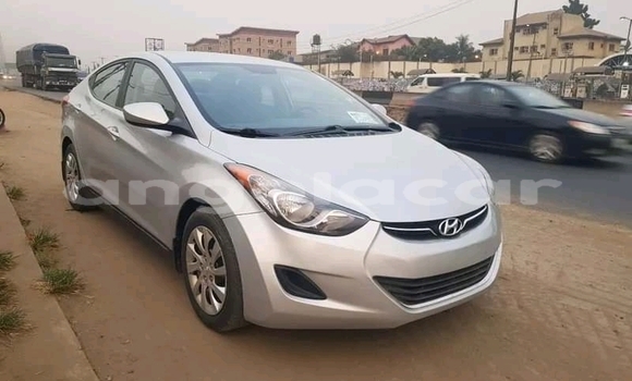Comprar Usado Hyundai Elantra Outro Carro em Luanda em Luanda Province