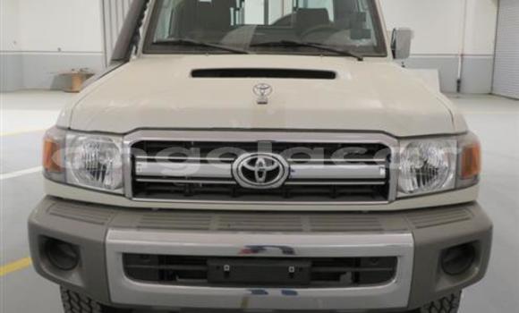 Acheter Occasion Voiture Toyota Land Cruiser Blanc à Luanda, Province de Luanda Acheter Occasion Voiture Toyota Land Cruiser Blanc à Luanda, Province de Luanda