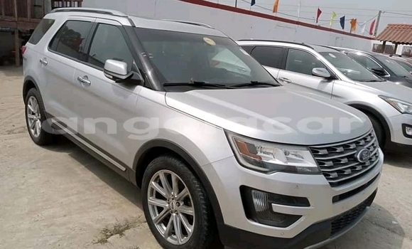 Buy Used Ford Explorer Silver Car in Luanda in Luanda Province Buy Used Ford Explorer Silver Car in Luanda in Luanda Province