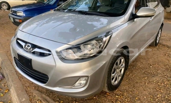 Acheter Occasion Voiture Hyundai Accent Gris à Luanda, Province de Luanda Acheter Occasion Voiture Hyundai Accent Gris à Luanda, Province de Luanda
