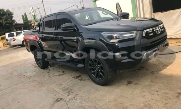 Buy Used Toyota Hilux Silver Car in Luanda in Luanda Province