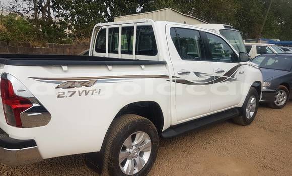 Buy Used Toyota Hilux White Car in Luanda in Luanda Province