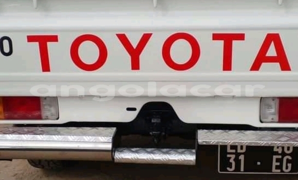 Buy Used Toyota Land Cruiser White Car in Luanda in Luanda Province Buy Used Toyota Land Cruiser White Car in Luanda in Luanda Province
