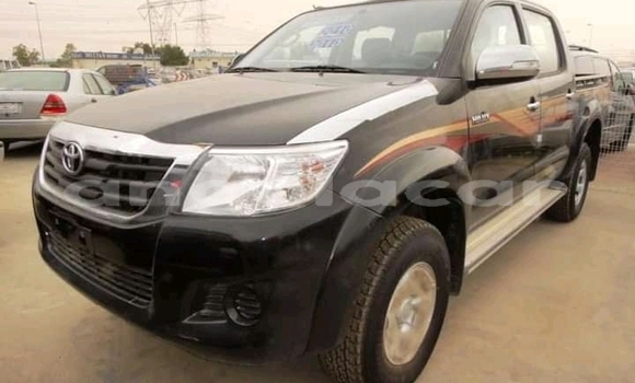 Comprar Usado Toyota Hilux Preto Carro em Luanda em Luanda Province