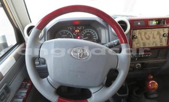 Acheter Occasion Voiture Toyota Land Cruiser Blanc à Luanda, Province de Luanda Acheter Occasion Voiture Toyota Land Cruiser Blanc à Luanda, Province de Luanda