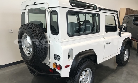 Acheter Occasion Voiture Land Rover Defender Blanc à Luanda, Province de Luanda Acheter Occasion Voiture Land Rover Defender Blanc à Luanda, Province de Luanda