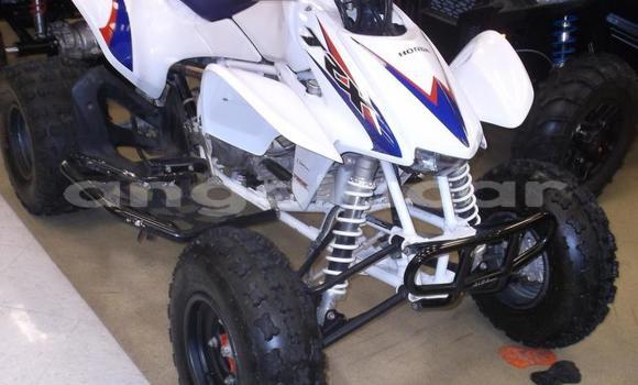 Comprar Usado Yamaha TRX Branco Moto em Luanda em Luanda Province