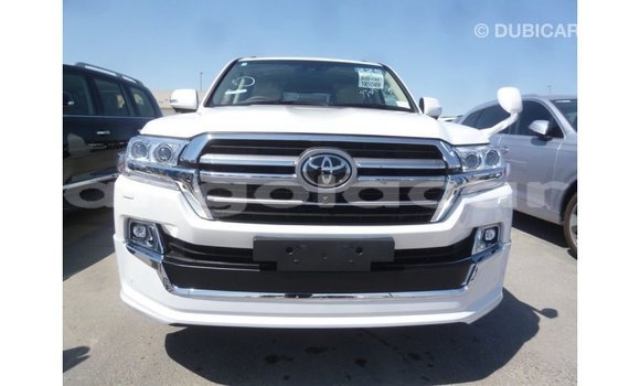 Acheter Import Voiture Toyota Land Cruiser Blanc à Import - Dubai, Province de Bengo Acheter Import Voiture Toyota Land Cruiser Blanc à Import - Dubai, Province de Bengo