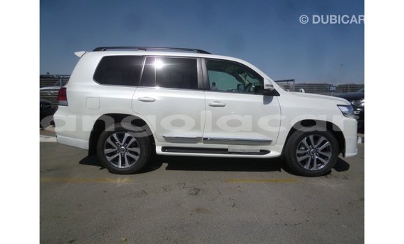 Acheter Import Voiture Toyota Land Cruiser Blanc à Import - Dubai, Province de Bengo Acheter Import Voiture Toyota Land Cruiser Blanc à Import - Dubai, Province de Bengo